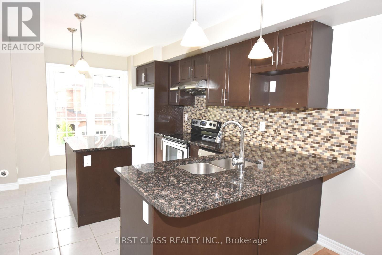 327 Doak Lane, Newmarket, Ontario  L3Y 0A7 - Photo 5 - N13654880