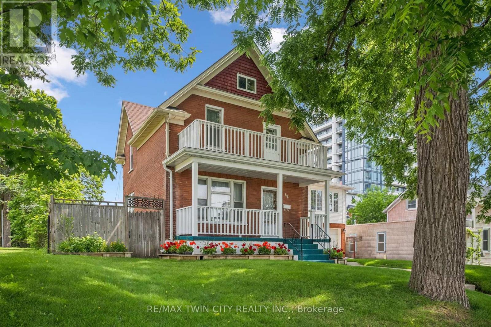 44 Walter Street, Kitchener, Ontario  N2G 1S1 - Photo 2 - X13654896