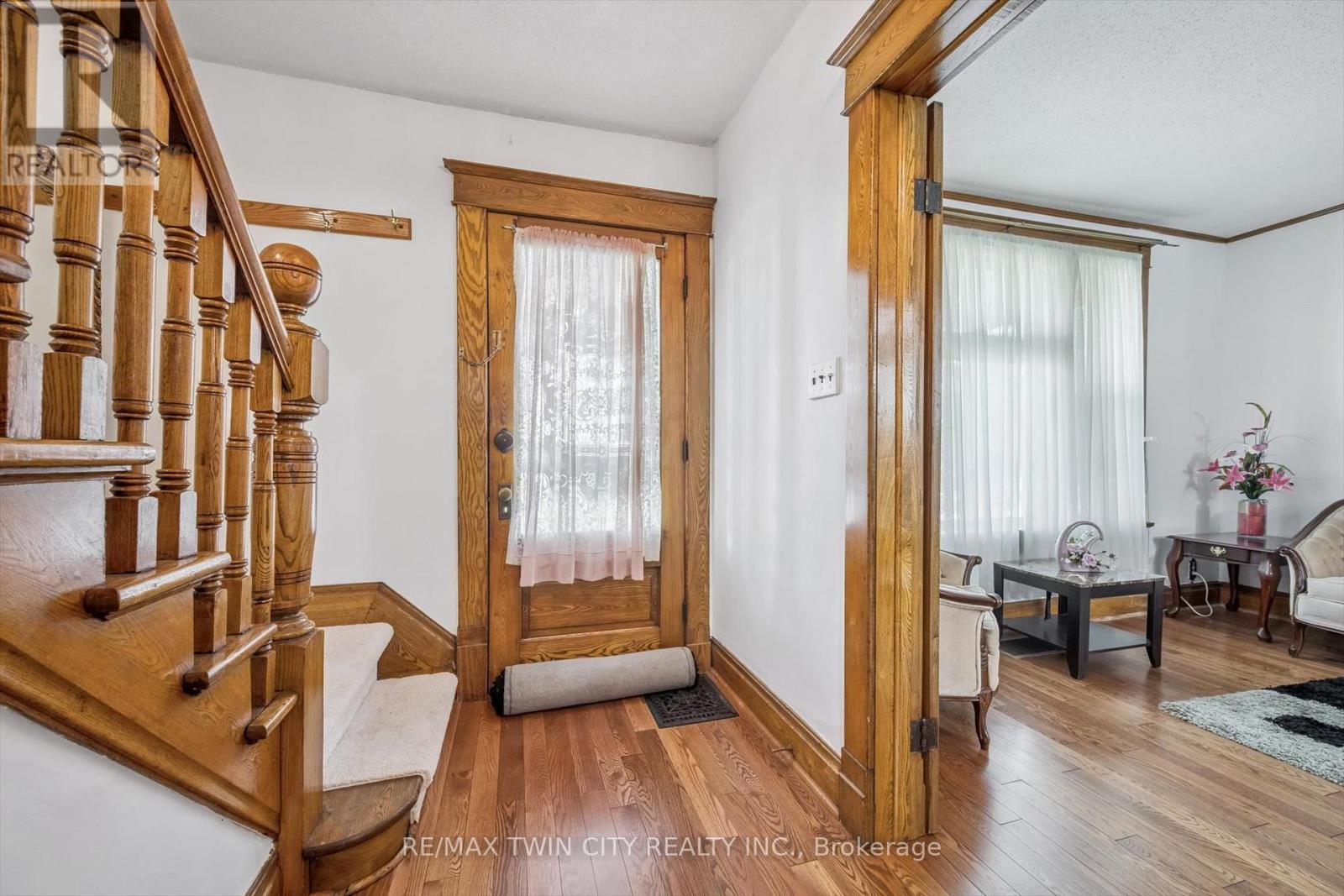 44 Walter Street, Kitchener, Ontario  N2G 1S1 - Photo 3 - X13654896