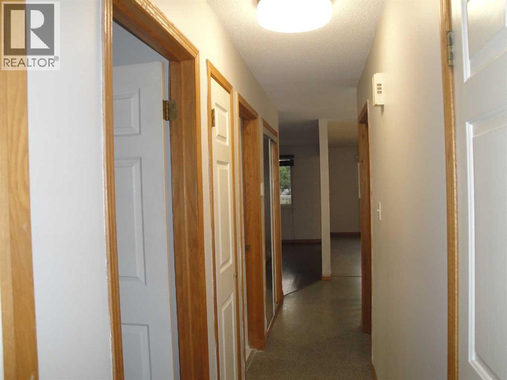 31 Huntford Road NE, Calgary, Alberta  T2K 3Y8 - Photo 11 - A2332760
