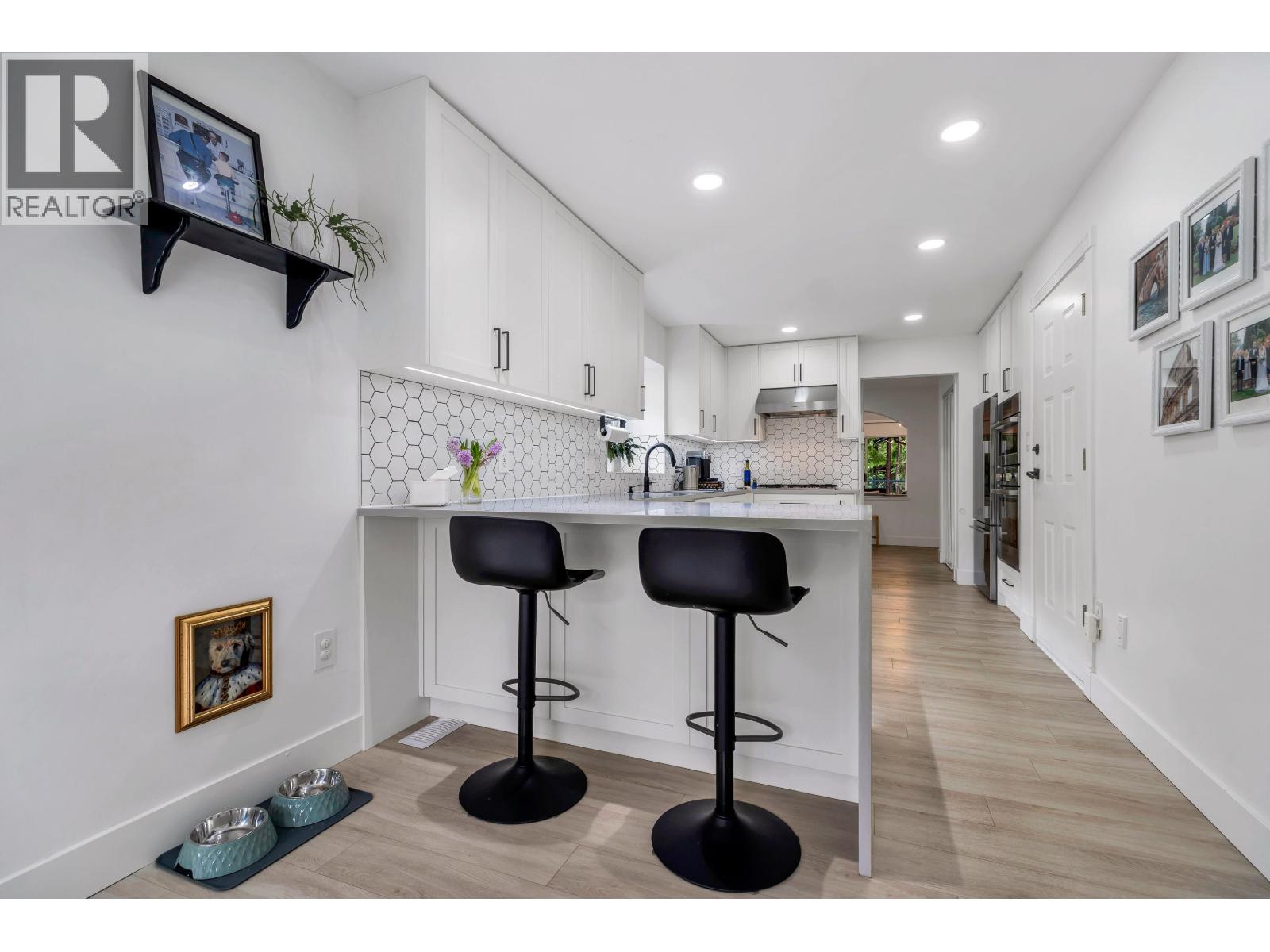 1102 Strathaven Drive, North Vancouver, British Columbia  V7H 2Z6 - Photo 6 - R3146030