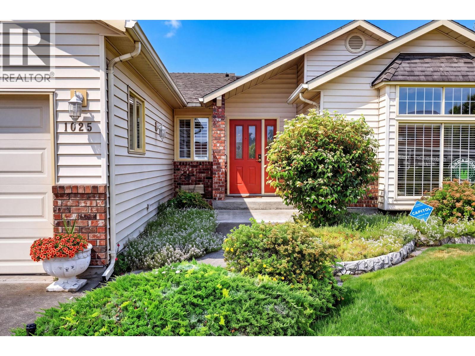 1025 Cushing Court, Kelowna, British Columbia  V1Y 8W7 - Photo 2 - 10396698