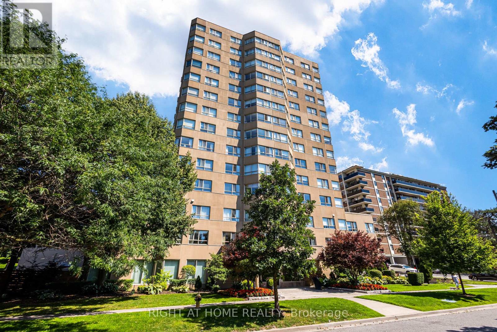 912 - 4 PARK VISTA DRIVE, Toronto, Ontario