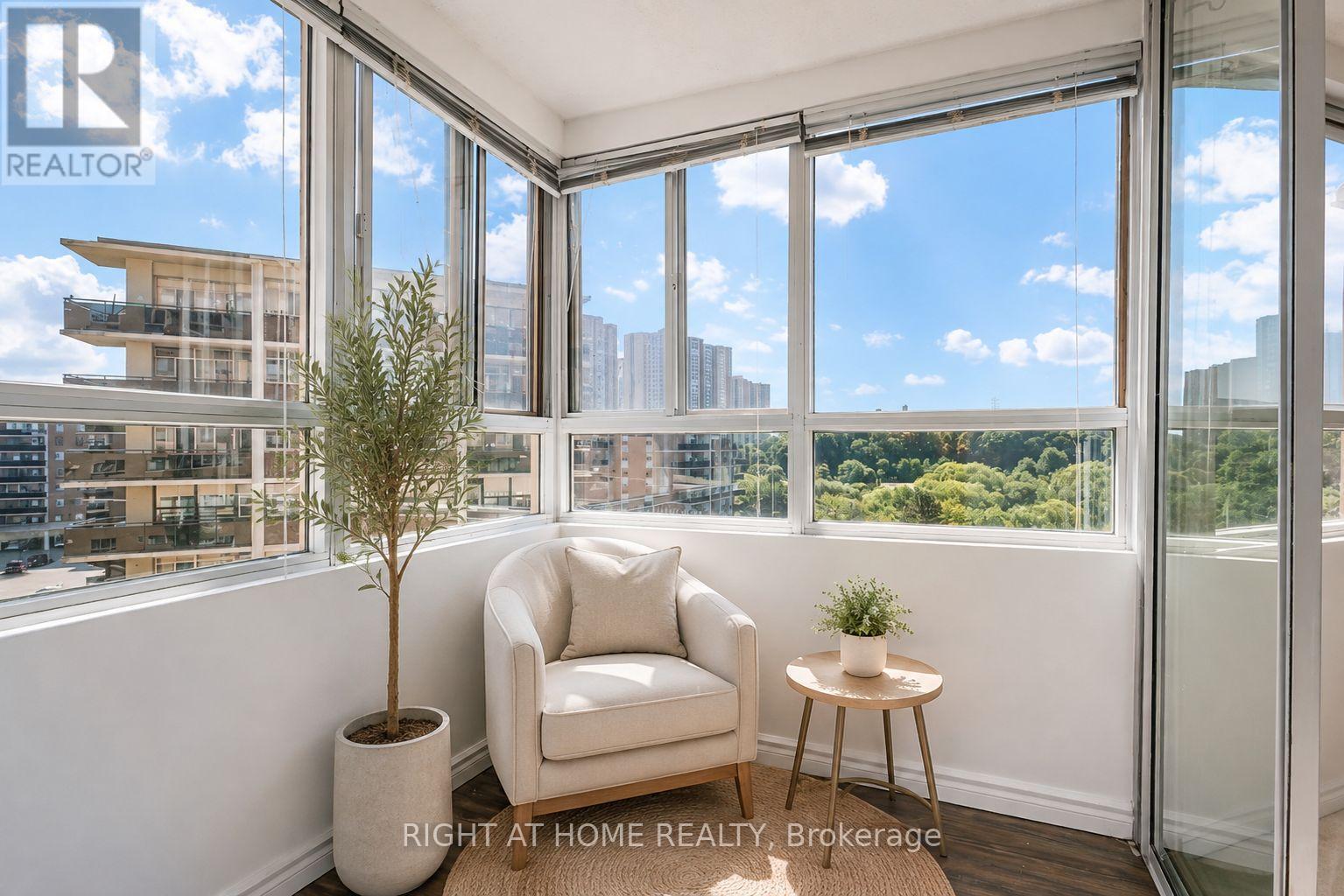 912 - 4 Park Vista Drive, Toronto, Ontario  M4B 3M8 - Photo 12 - E13654930