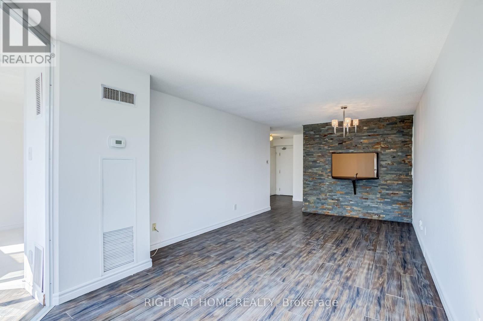 912 - 4 Park Vista Drive, Toronto, Ontario  M4B 3M8 - Photo 14 - E13654930