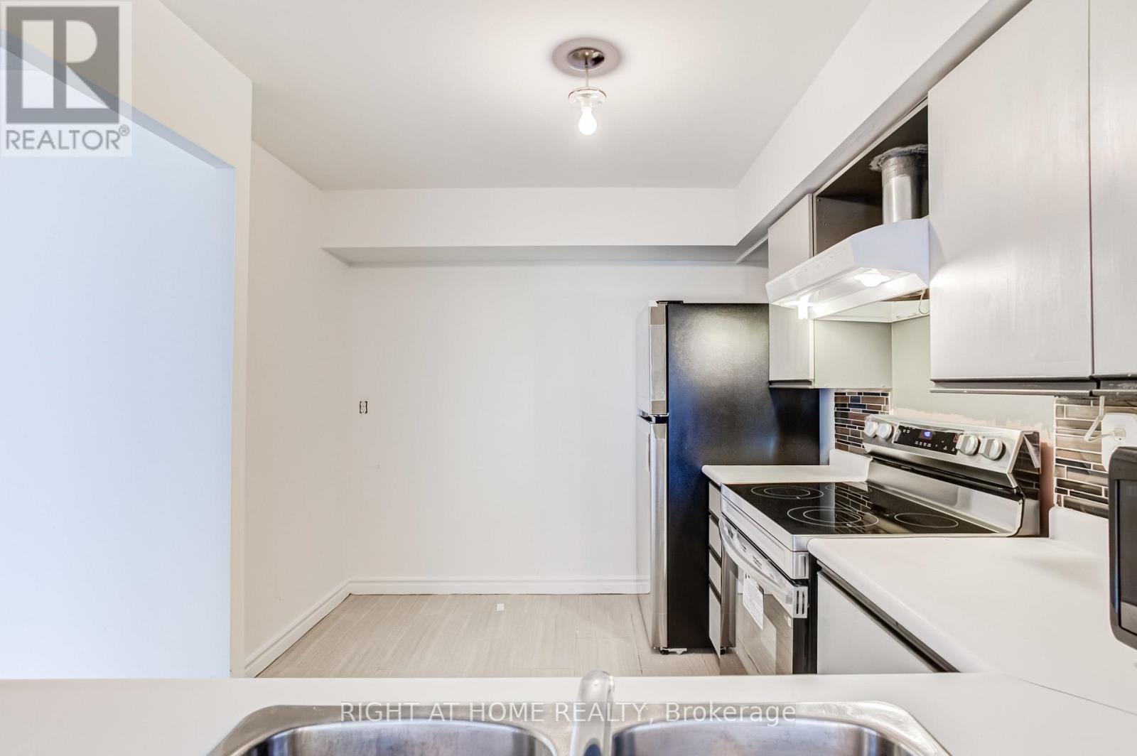 912 - 4 Park Vista Drive, Toronto, Ontario  M4B 3M8 - Photo 16 - E13654930