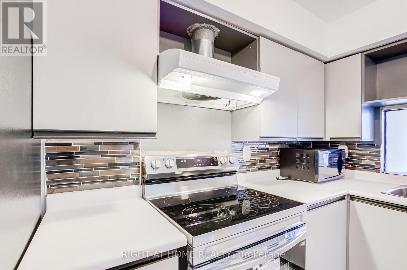 912 - 4 Park Vista Drive, Toronto, Ontario  M4B 3M8 - Photo 17 - E13654930