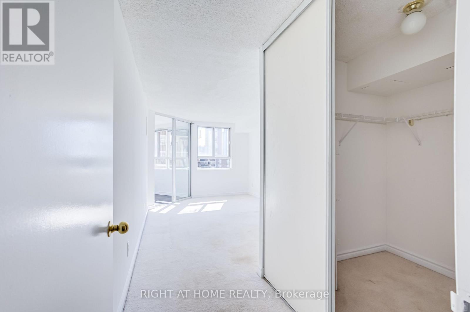 912 - 4 Park Vista Drive, Toronto, Ontario  M4B 3M8 - Photo 18 - E13654930