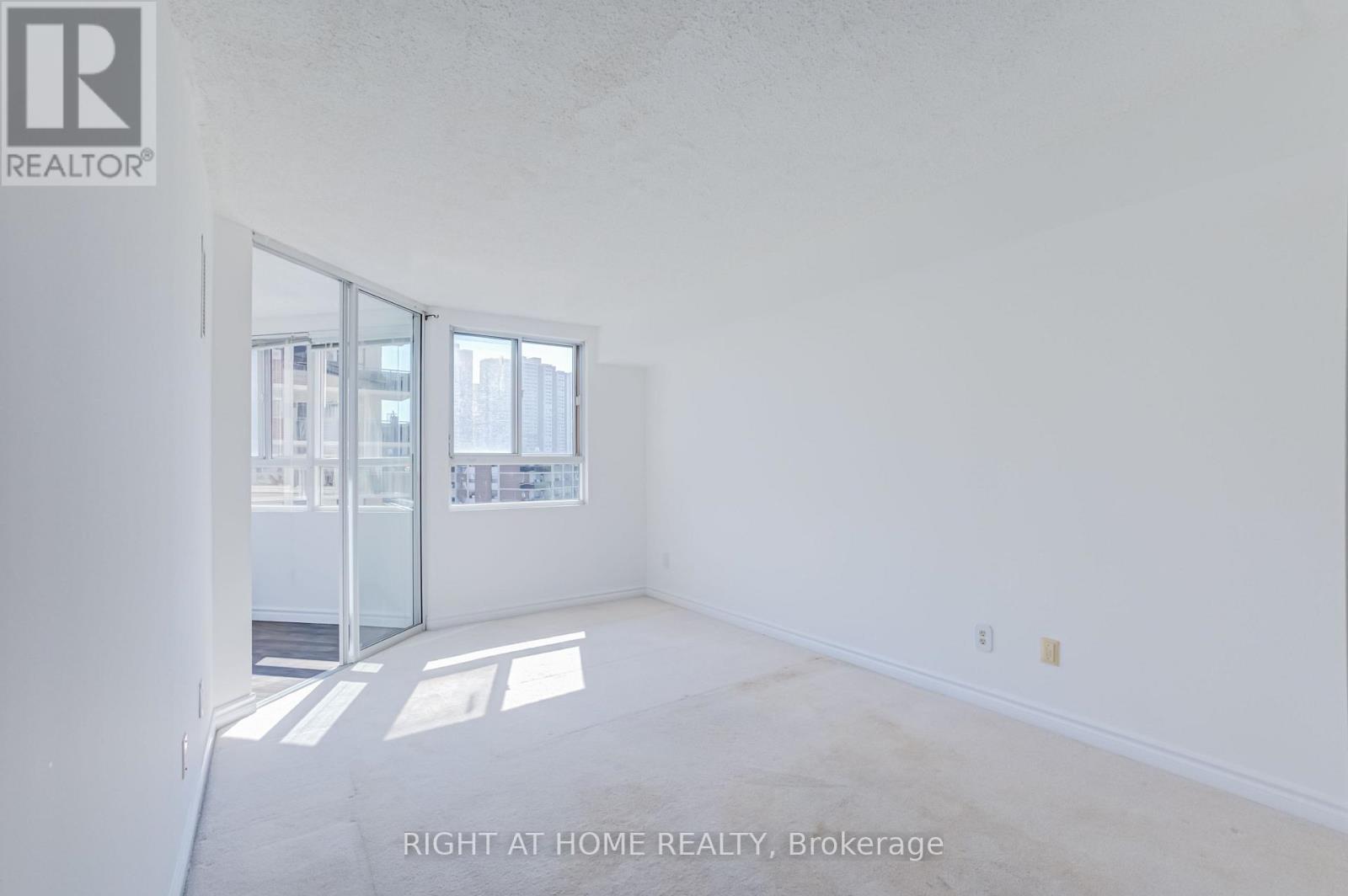 912 - 4 Park Vista Drive, Toronto, Ontario  M4B 3M8 - Photo 19 - E13654930
