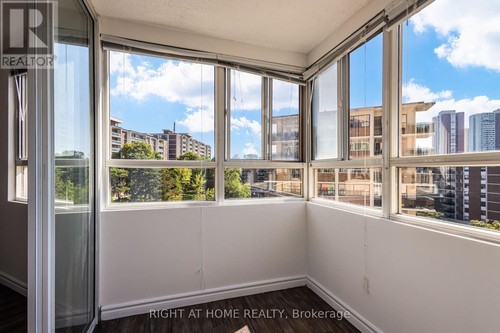 912 - 4 Park Vista Drive, Toronto, Ontario  M4B 3M8 - Photo 20 - E13654930