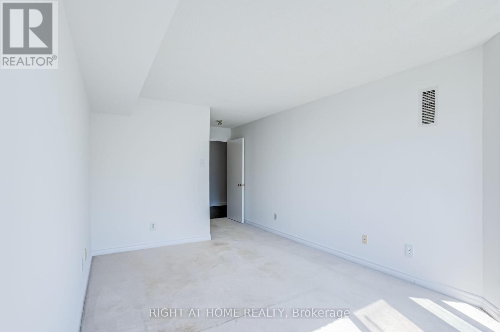 912 - 4 Park Vista Drive, Toronto, Ontario  M4B 3M8 - Photo 21 - E13654930