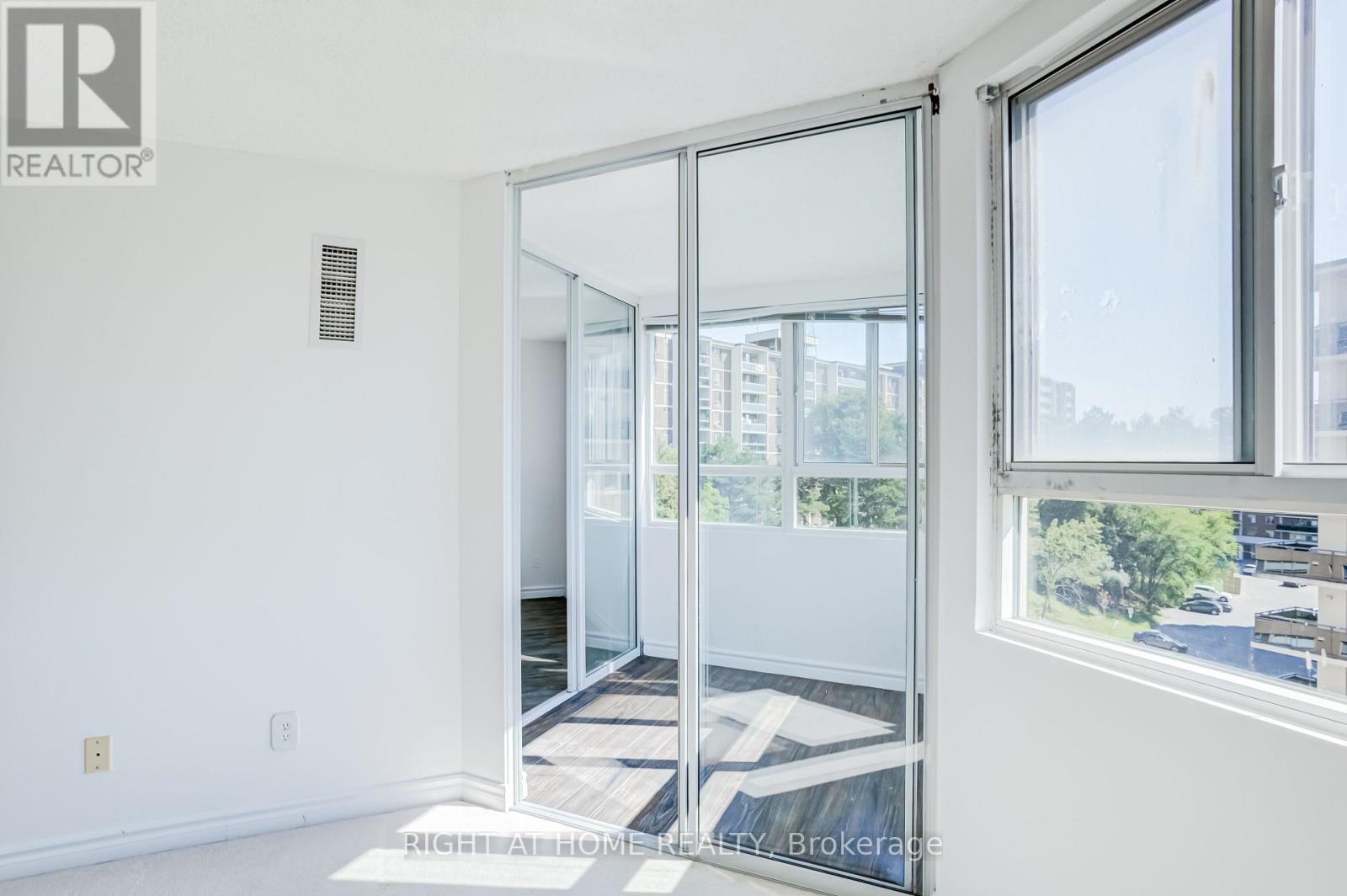 912 - 4 Park Vista Drive, Toronto, Ontario  M4B 3M8 - Photo 23 - E13654930