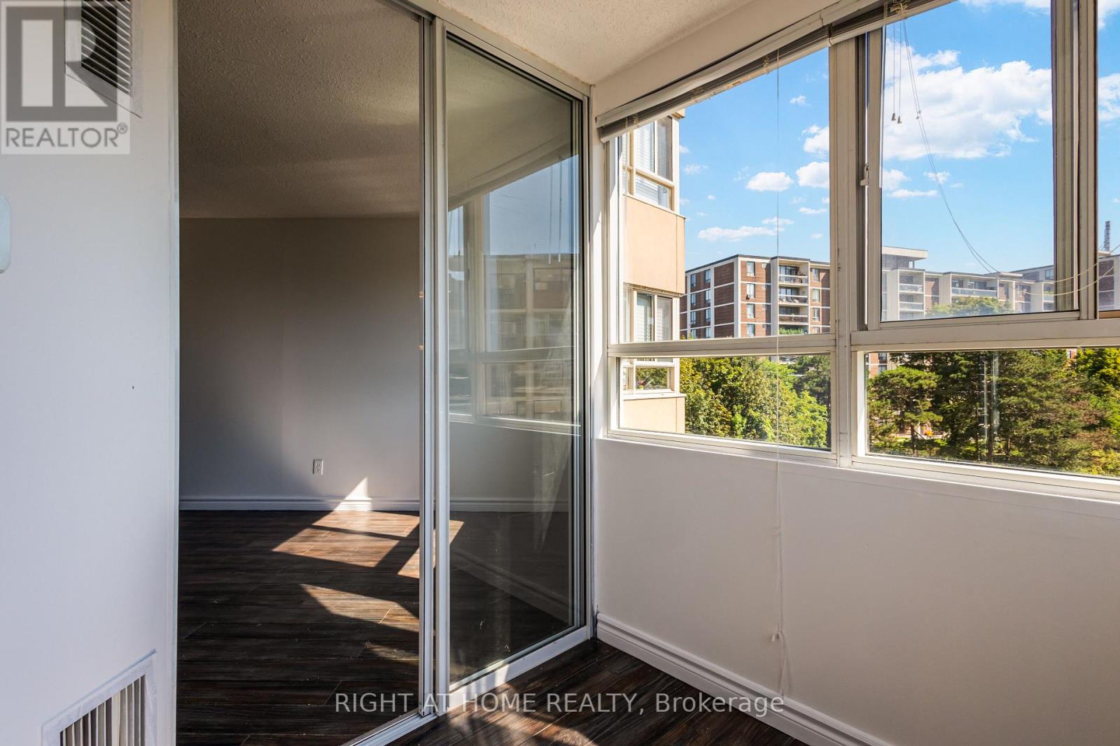 912 - 4 Park Vista Drive, Toronto, Ontario  M4B 3M8 - Photo 24 - E13654930