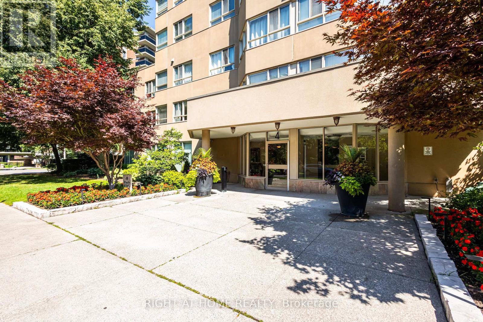 912 - 4 Park Vista Drive, Toronto, Ontario  M4B 3M8 - Photo 3 - E13654930