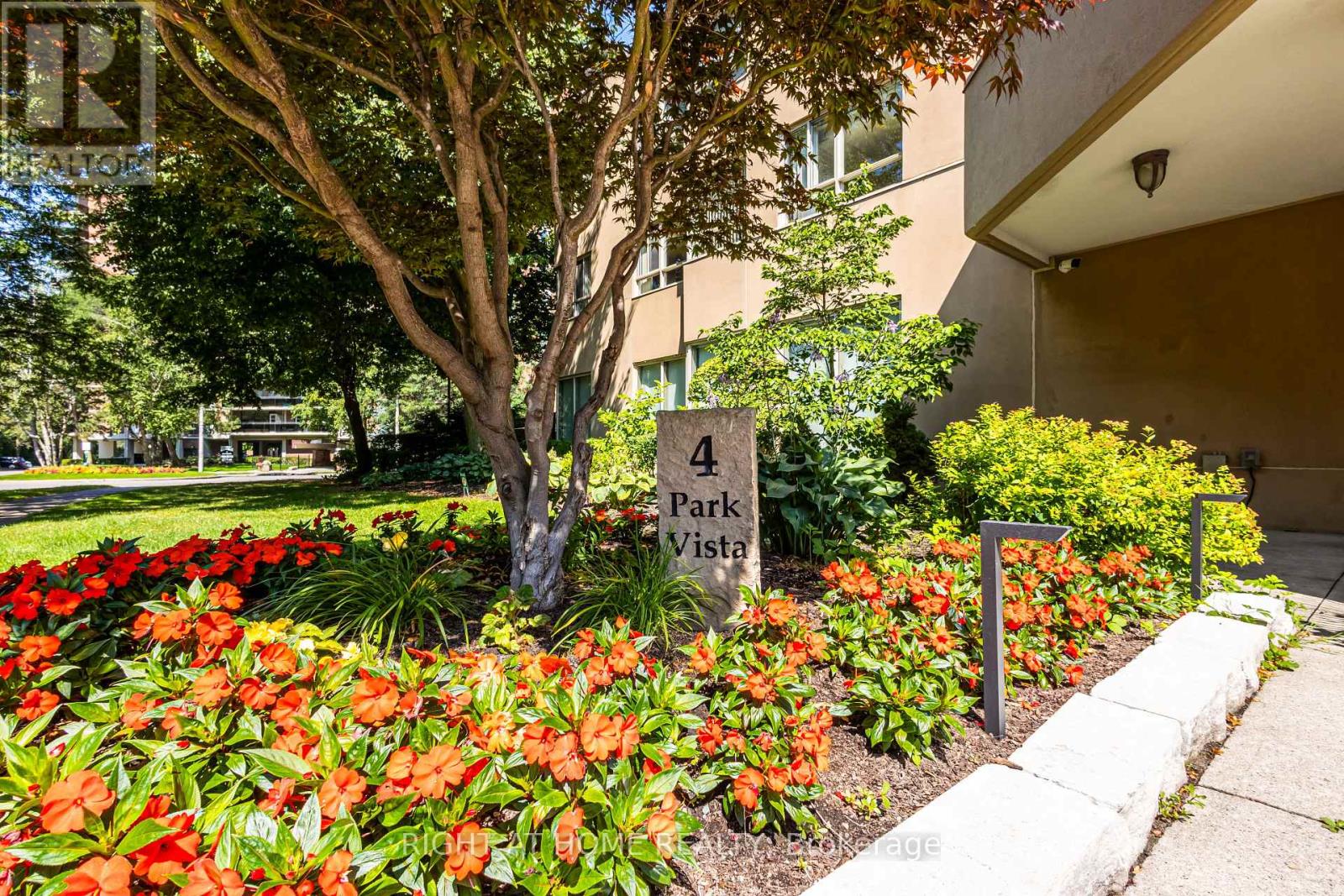 912 - 4 Park Vista Drive, Toronto, Ontario  M4B 3M8 - Photo 5 - E13654930
