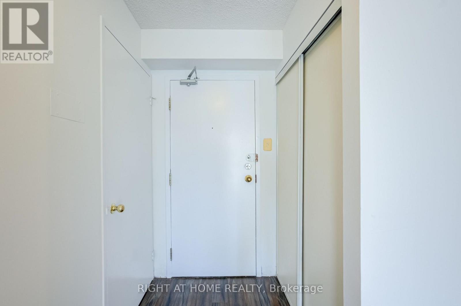 912 - 4 Park Vista Drive, Toronto, Ontario  M4B 3M8 - Photo 6 - E13654930