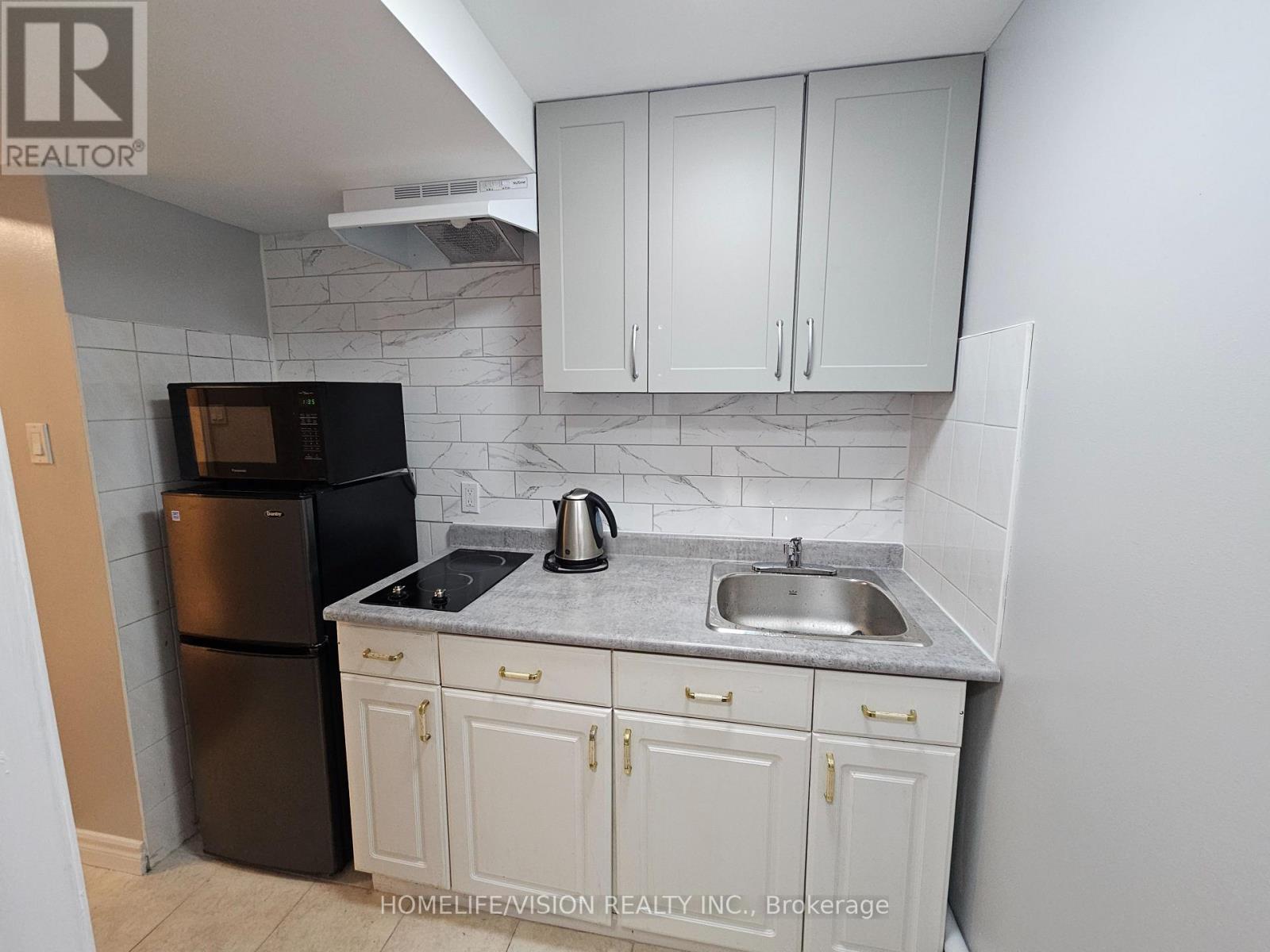 Upper - 596 Skinner Avenue, Newmarket, Ontario  L3X 2A8 - Photo 2 - N13654926