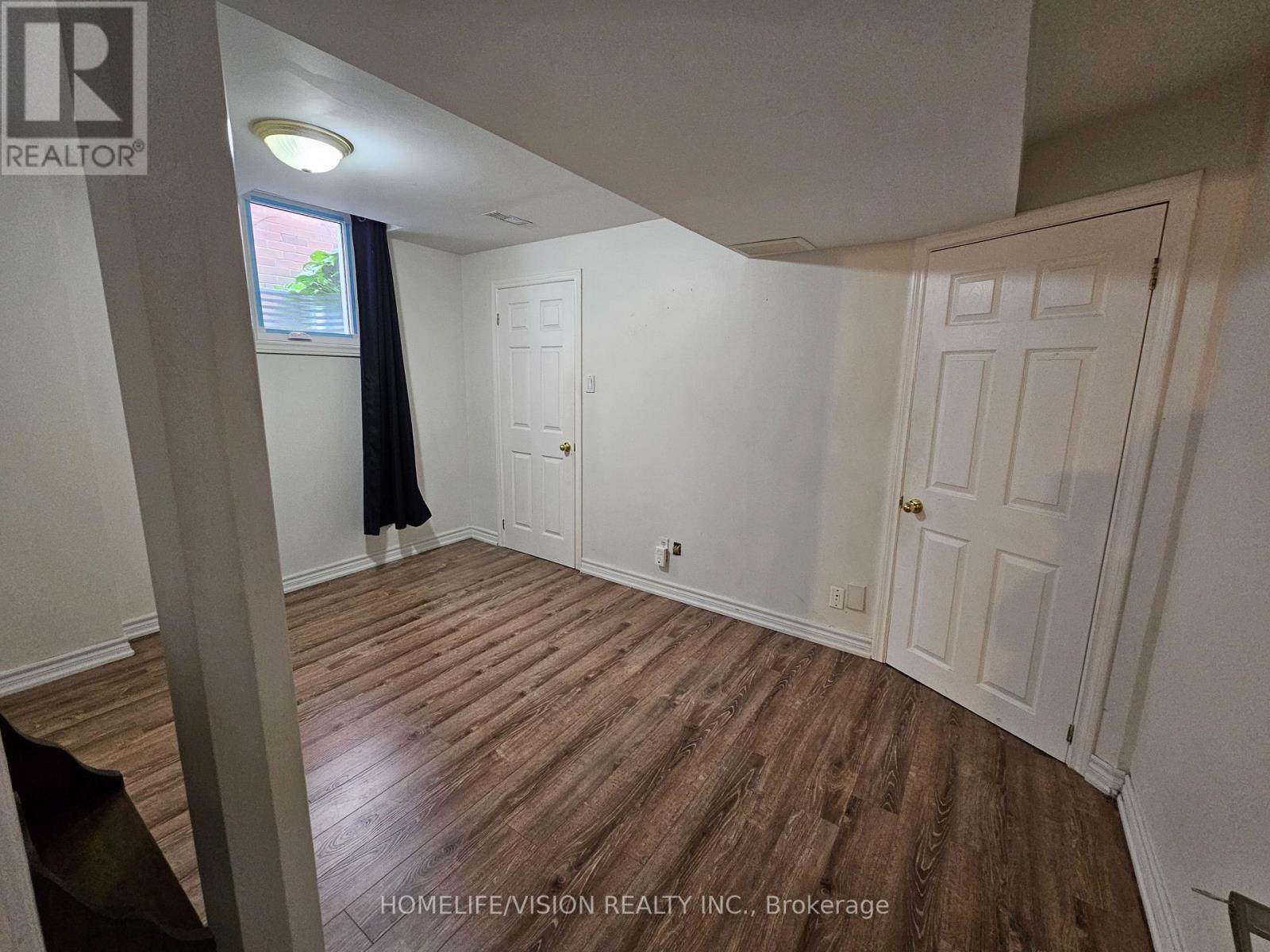 Upper - 596 Skinner Avenue, Newmarket, Ontario  L3X 2A8 - Photo 3 - N13654926