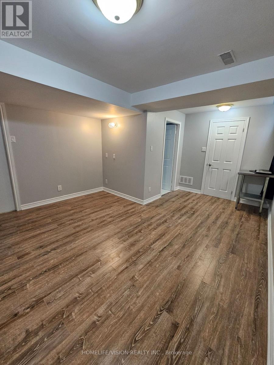 Upper - 596 Skinner Avenue, Newmarket, Ontario  L3X 2A8 - Photo 4 - N13654926