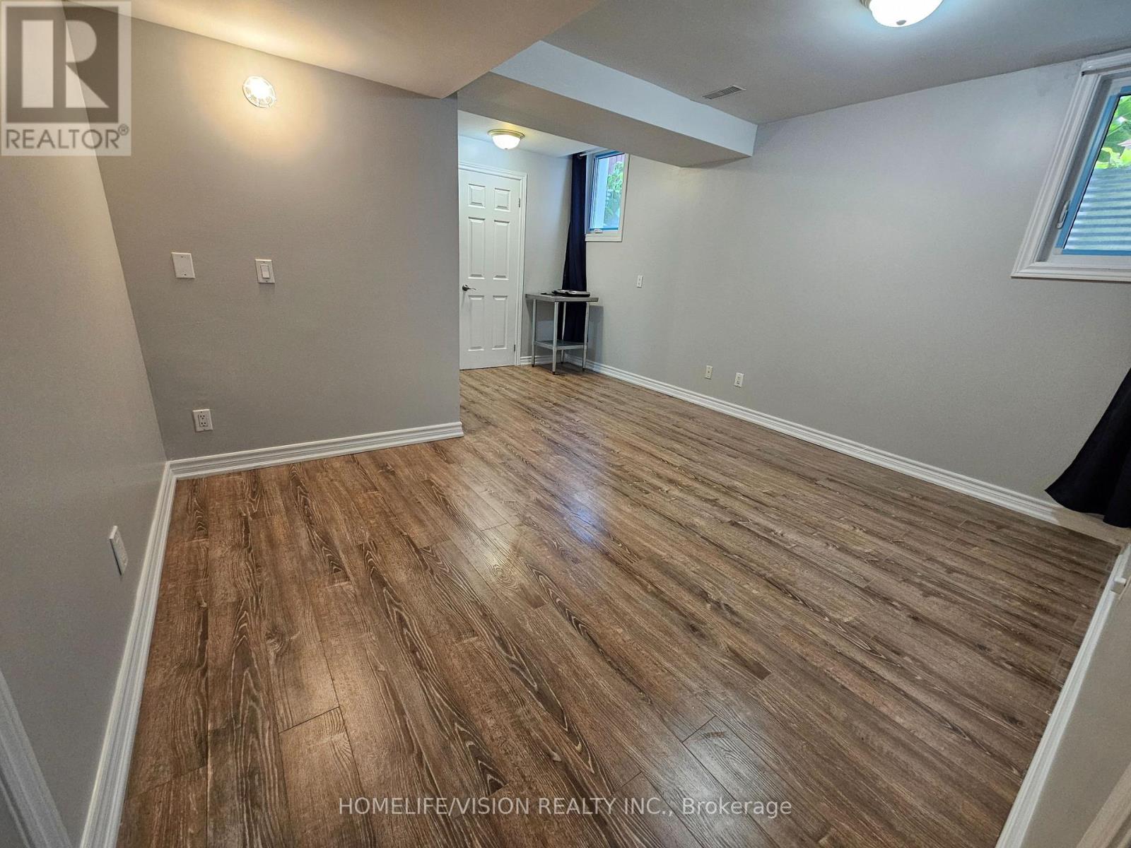 Upper - 596 Skinner Avenue, Newmarket, Ontario  L3X 2A8 - Photo 5 - N13654926