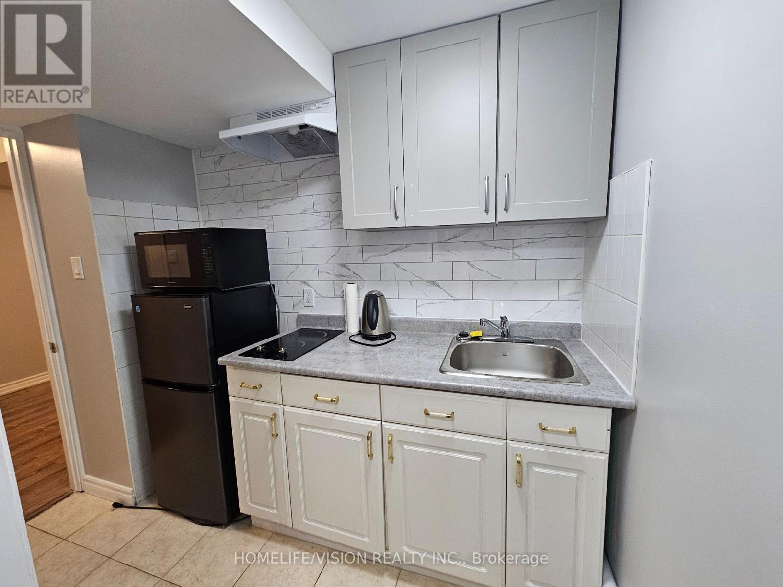 Upper - 596 Skinner Avenue, Newmarket, Ontario  L3X 2A8 - Photo 8 - N13654926