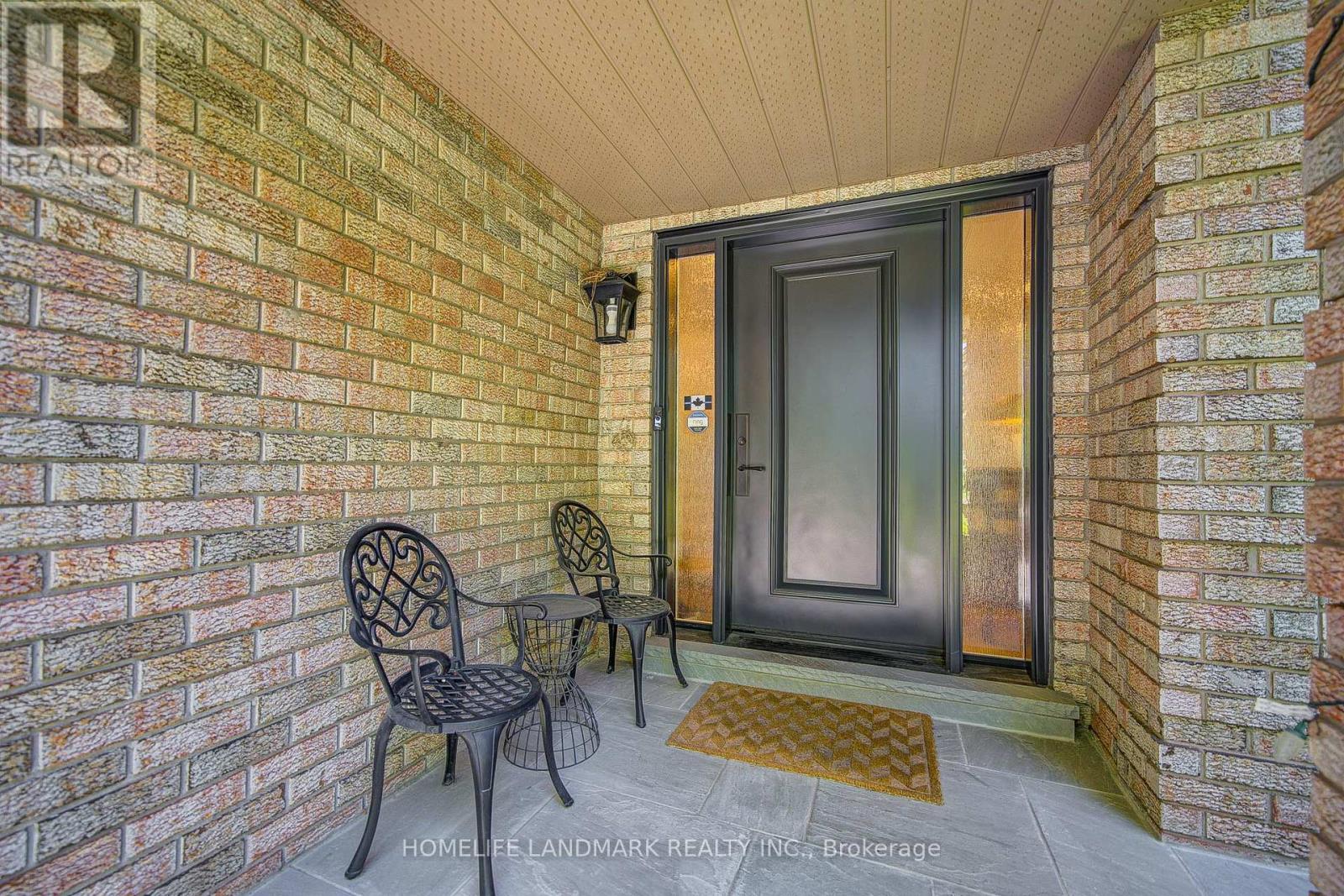 1360 Old English Lane, Oakville, Ontario L6M 2P8 - Photo 3 - W13654920