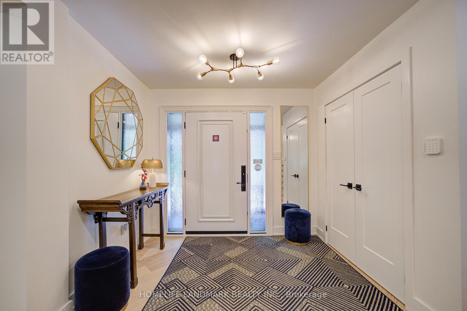 1360 Old English Lane, Oakville, Ontario L6M 2P8 - Photo 4 - W13654920