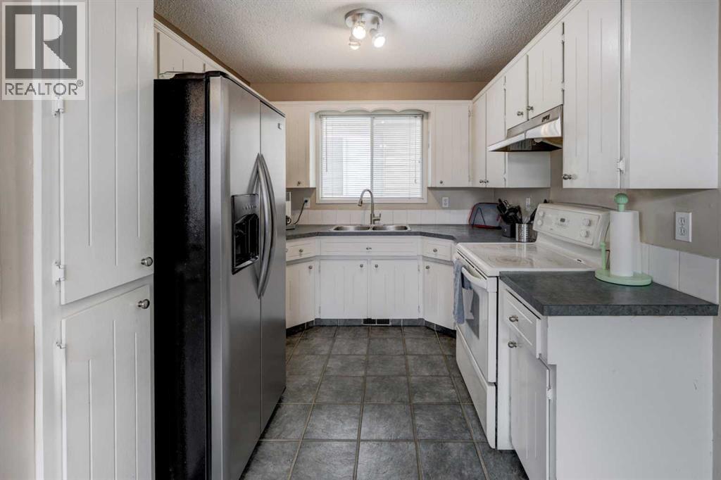 16 Martingrove Mews NE, Calgary, Alberta  T3J 2S9 - Photo 9 - A2329214