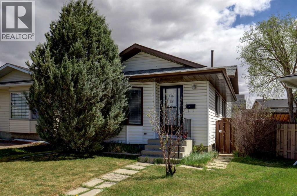16 Martingrove Mews NE, Calgary, Alberta
