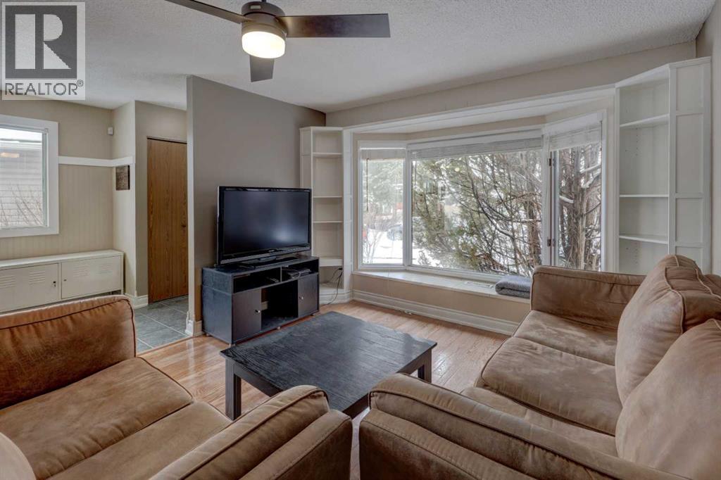 16 Martingrove Mews NE, Calgary, Alberta  T3J 2S9 - Photo 5 - A2329214