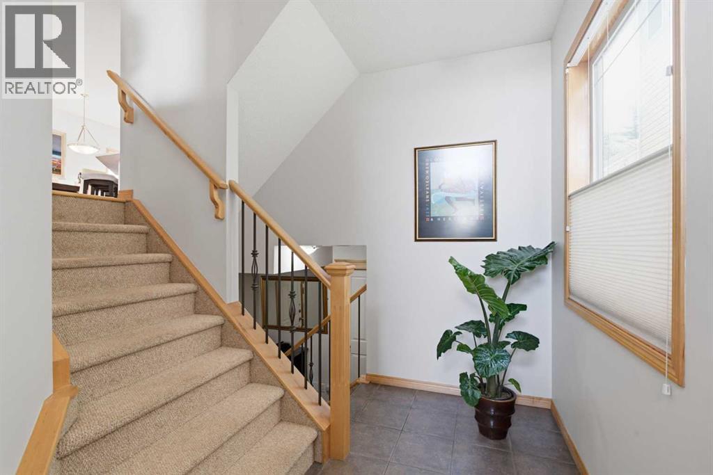 54 Rockyledge Rise NW, Calgary, Alberta  T3G 5P8 - Photo 4 - A2335267