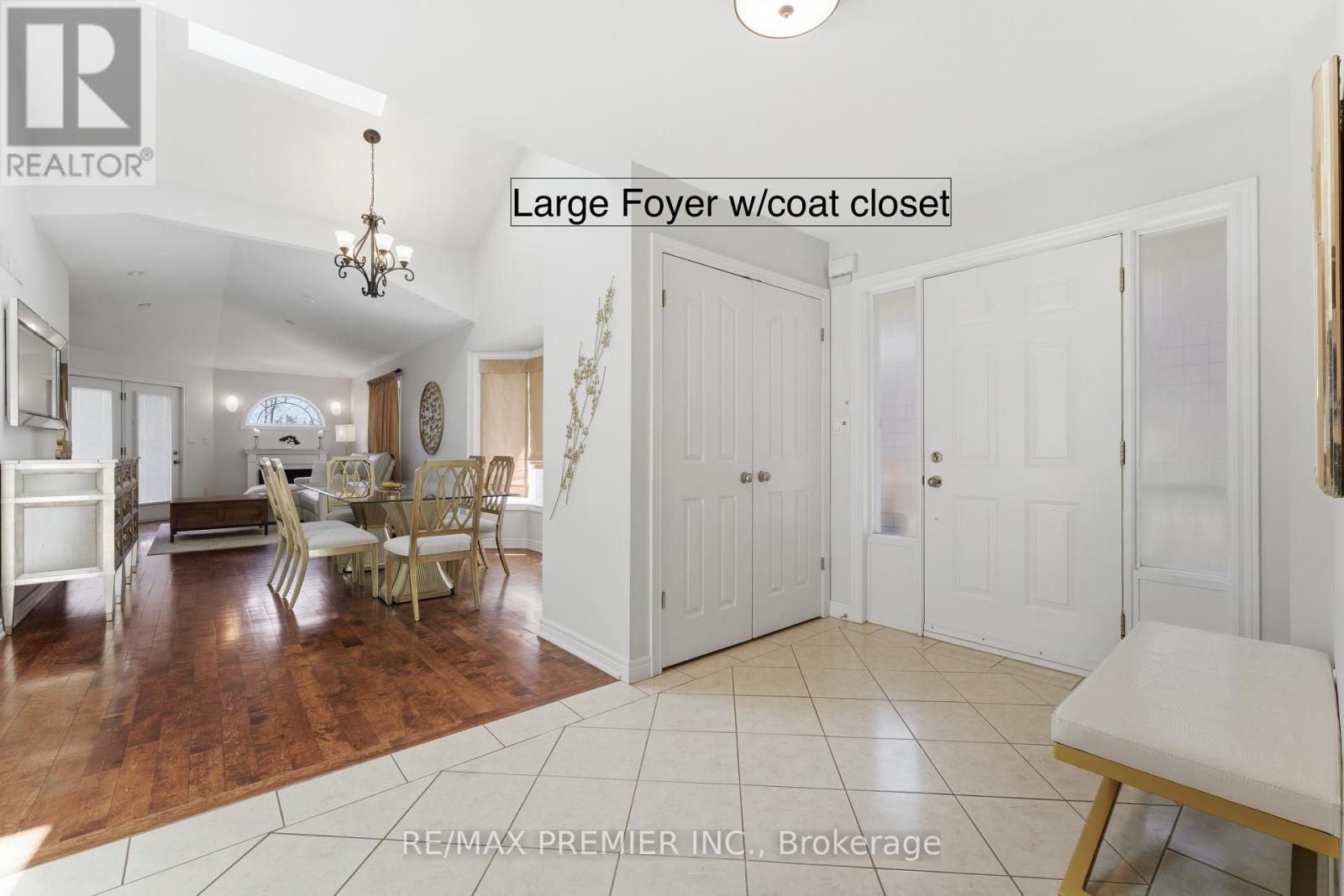 2304 Sovereign Street, Oakville, Ontario  L6L 1L6 - Photo 4 - W13651892