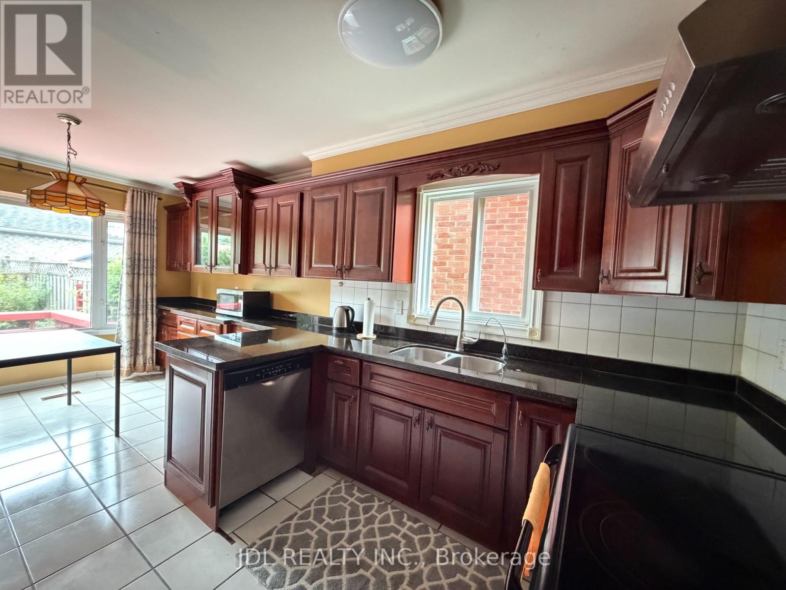 87 Strathmore Drive, Markham, Ontario  L3P 6K4 - Photo 5 - N13653314