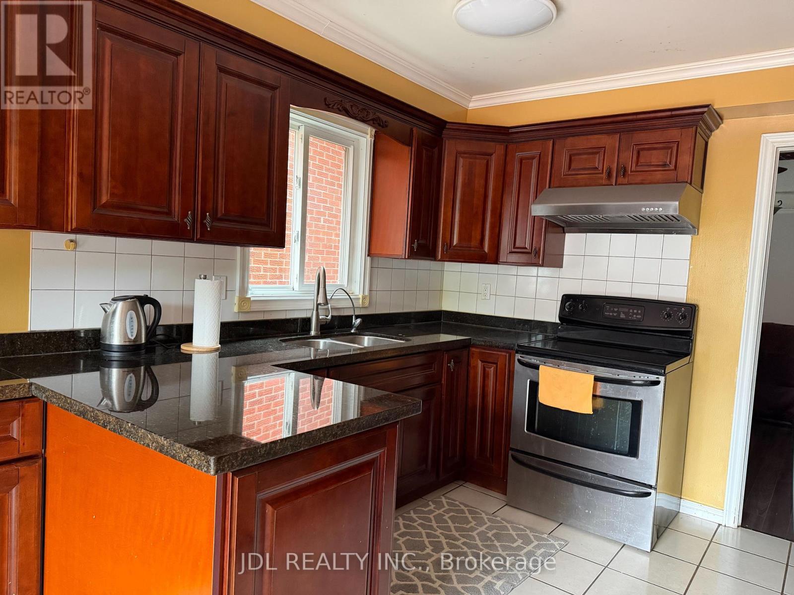 87 Strathmore Drive, Markham, Ontario  L3P 6K4 - Photo 4 - N13653314