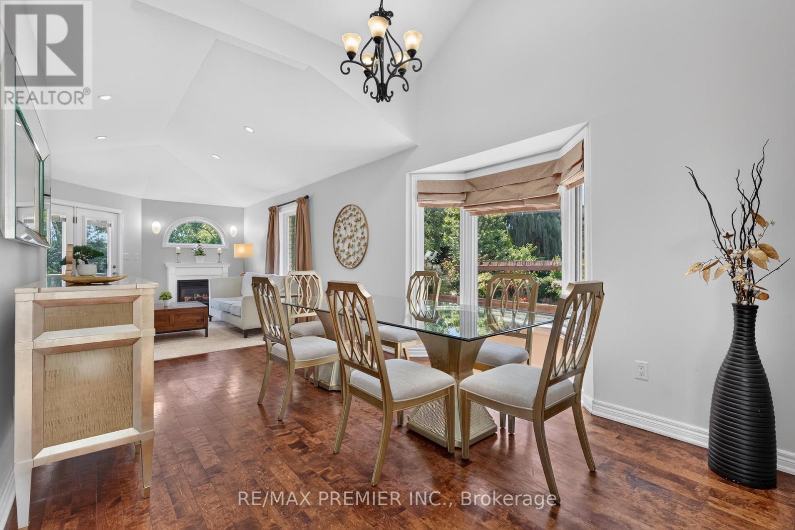 2304 Sovereign Street, Oakville, Ontario  L6L 1L6 - Photo 5 - W13651892