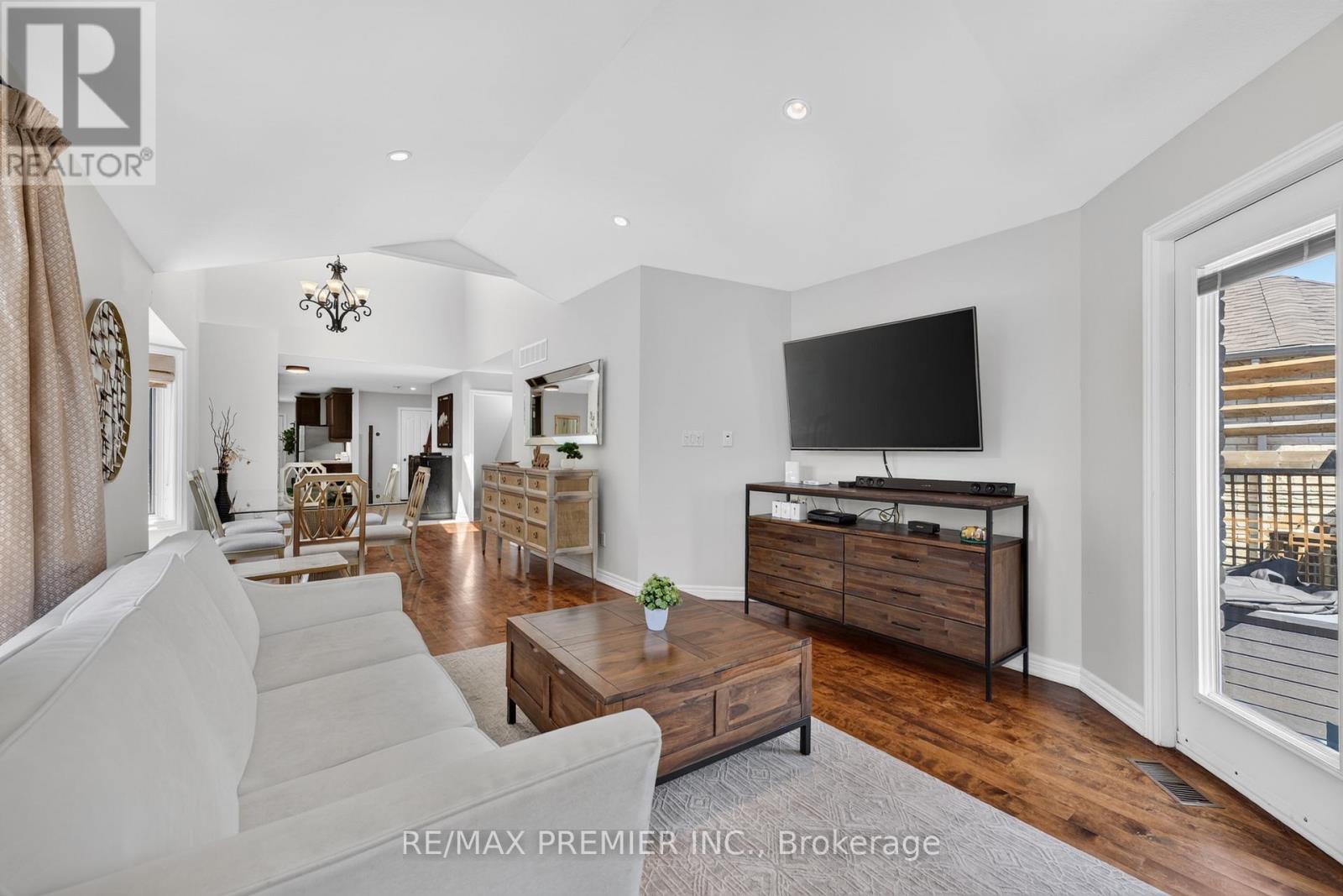 2304 Sovereign Street, Oakville, Ontario  L6L 1L6 - Photo 6 - W13651892