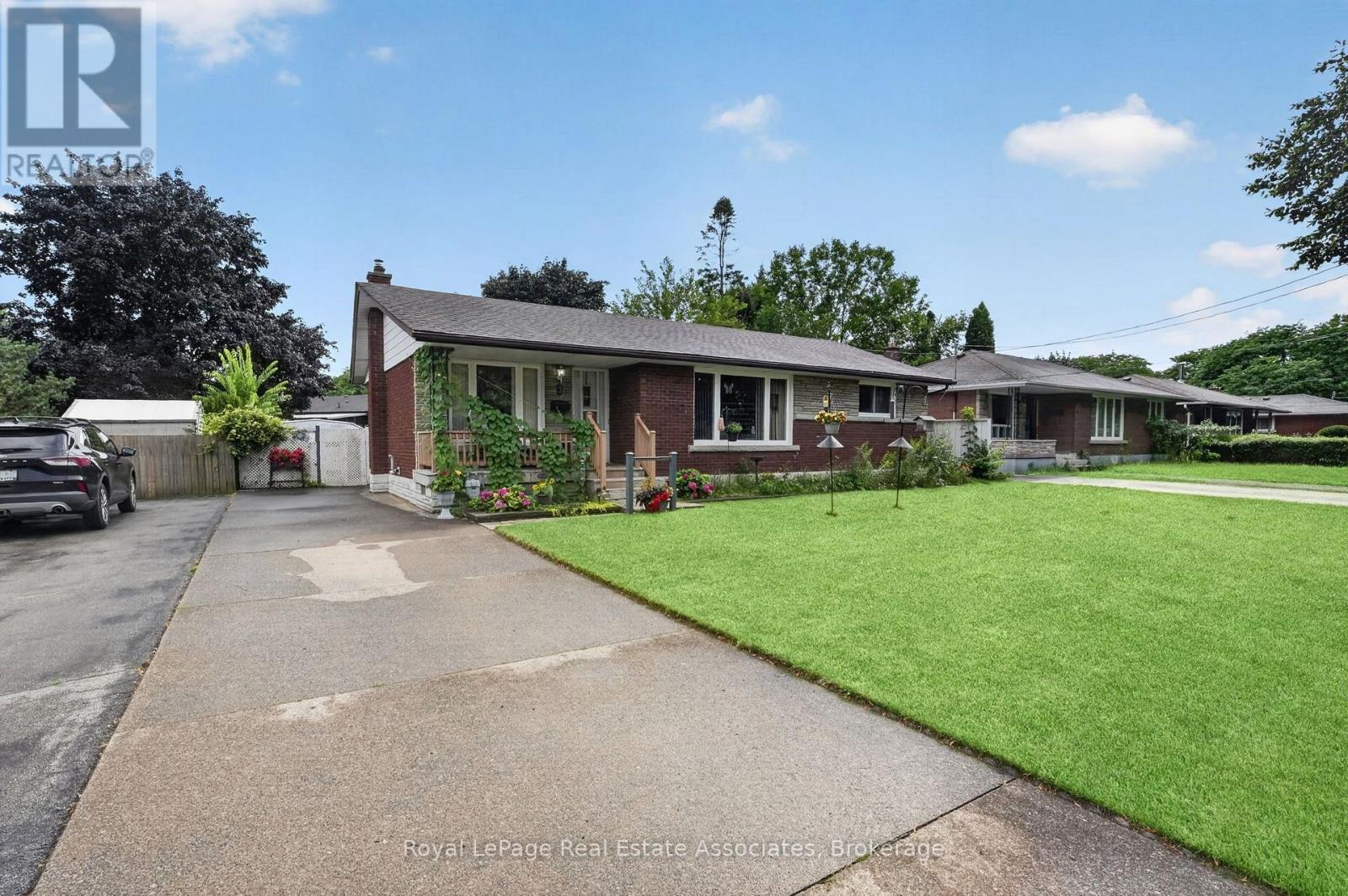 3 Northwood Drive, St. Catharines, Ontario L2M 4J4 - Photo 2 - X13654364