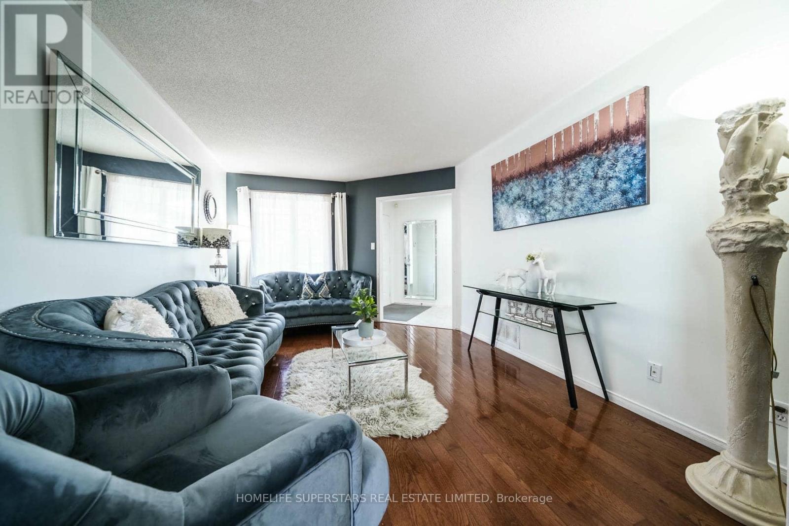 61 Lawnhurst Drive, Hamilton, Ontario  L8V 4N9 - Photo 2 - X13654960