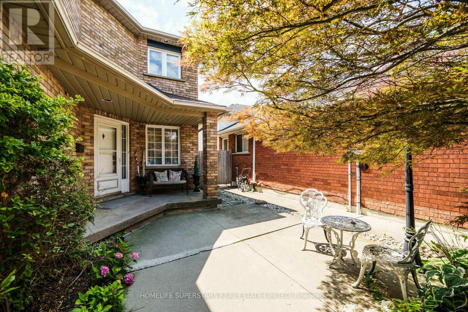 61 Lawnhurst Drive, Hamilton, Ontario  L8V 4N9 - Photo 4 - X13654960