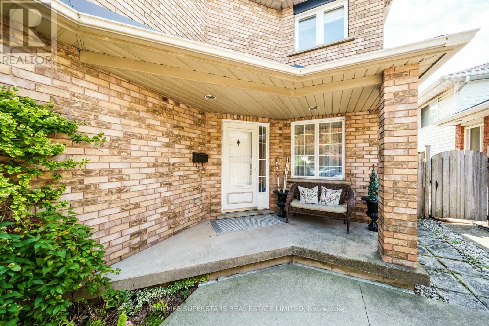 61 Lawnhurst Drive, Hamilton, Ontario  L8V 4N9 - Photo 5 - X13654960