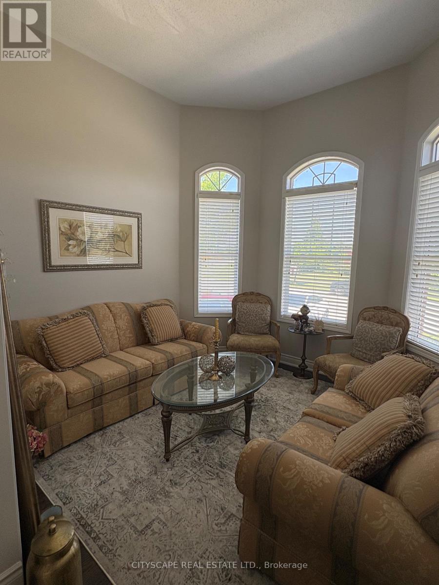 879 Bennett Boulevard, Milton, Ontario L9T 6X9 - Photo 5 - W13248360