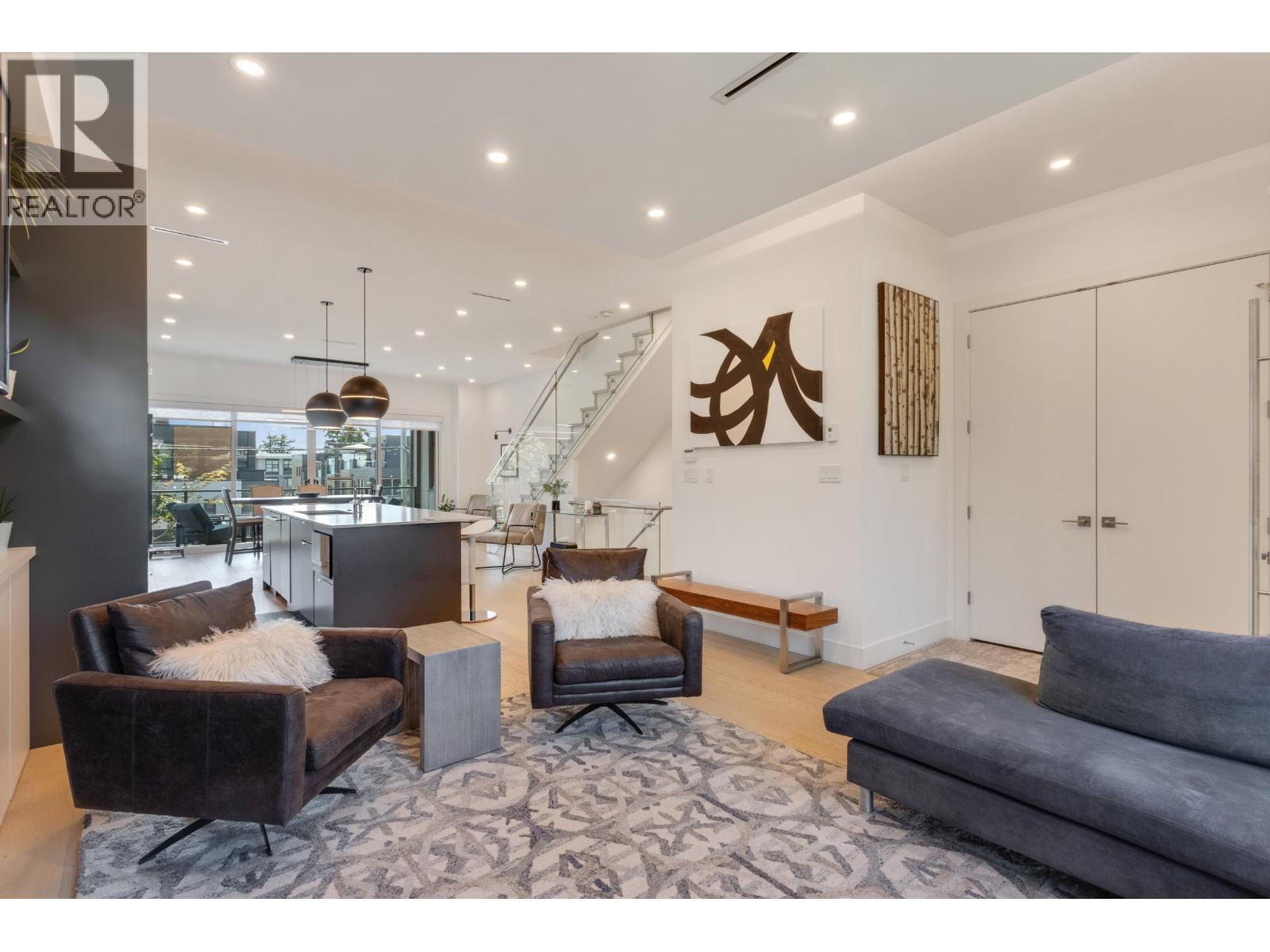 609 E 4th Street, North Vancouver, British Columbia  V7L 1J9 - Photo 4 - R3151368
