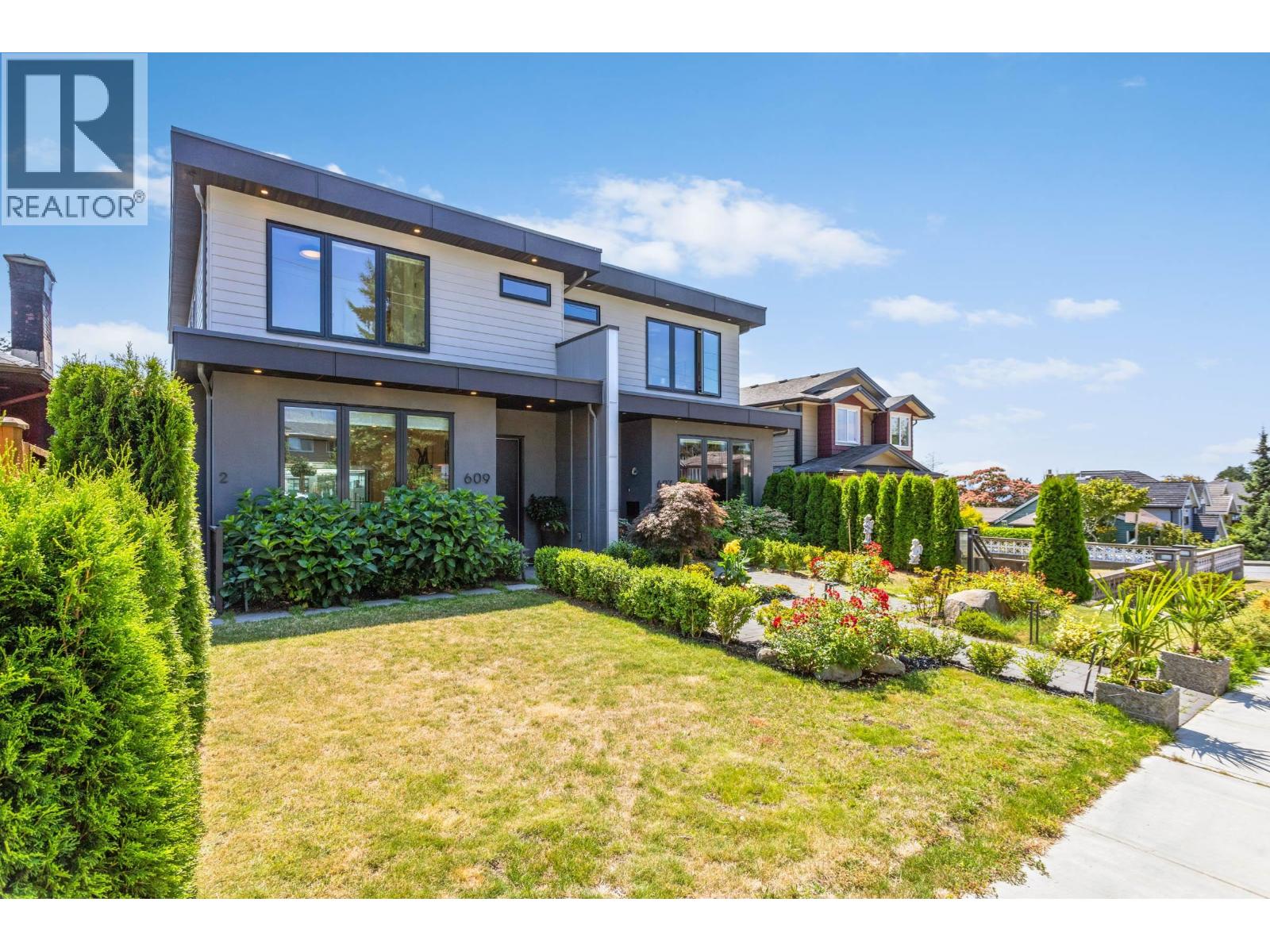 609 E 4TH STREET, North Vancouver, British Columbia