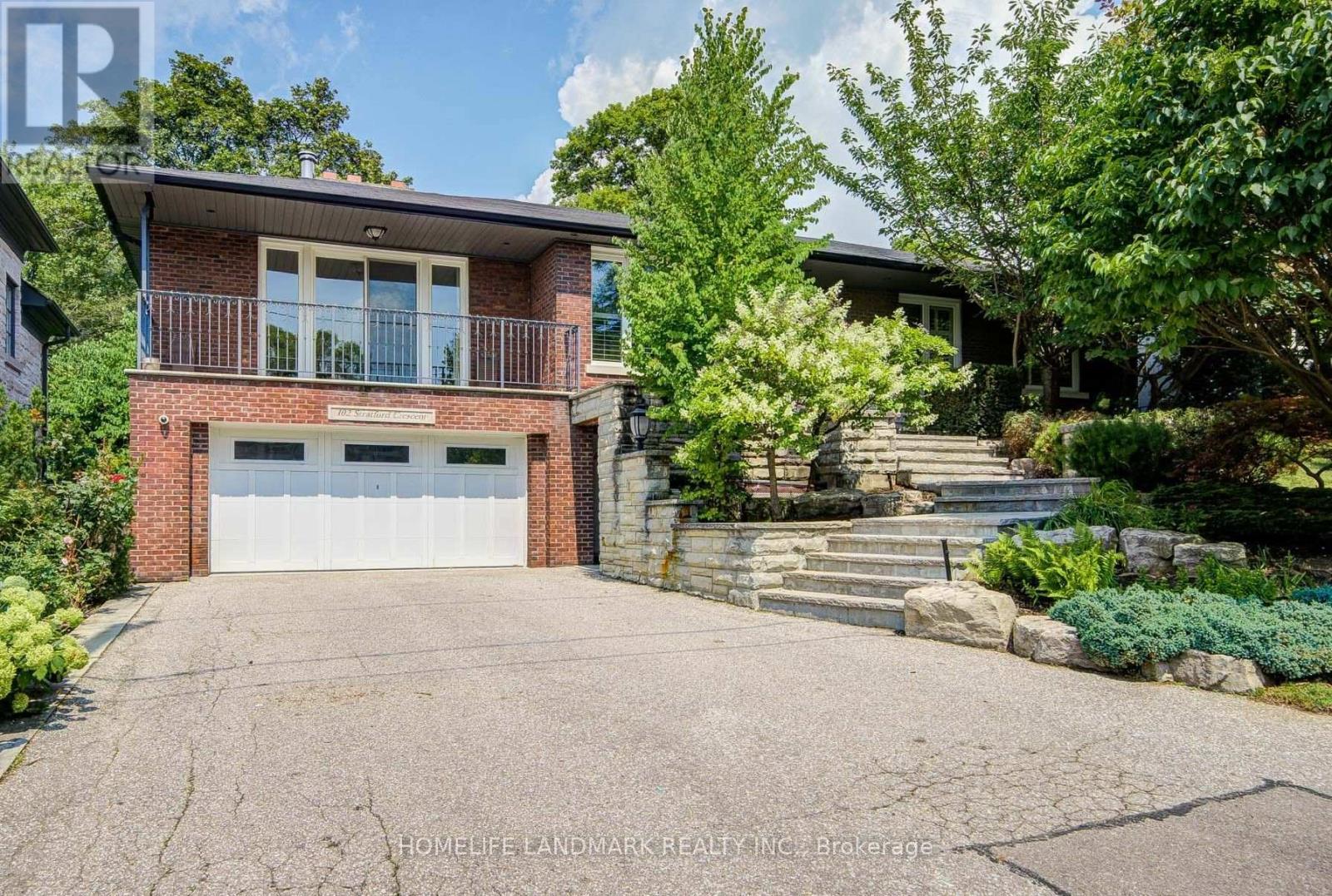 102 STRATFORD CRESCENT, Toronto, Ontario