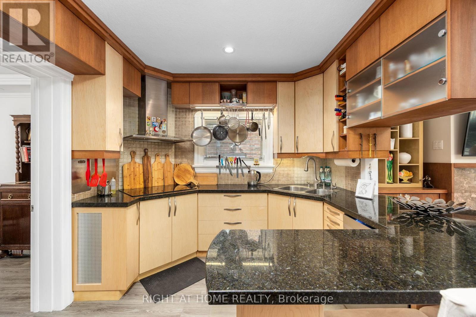 107 Otter Crescent, Toronto, Ontario  M5N 2W9 - Photo 11 - C13238888
