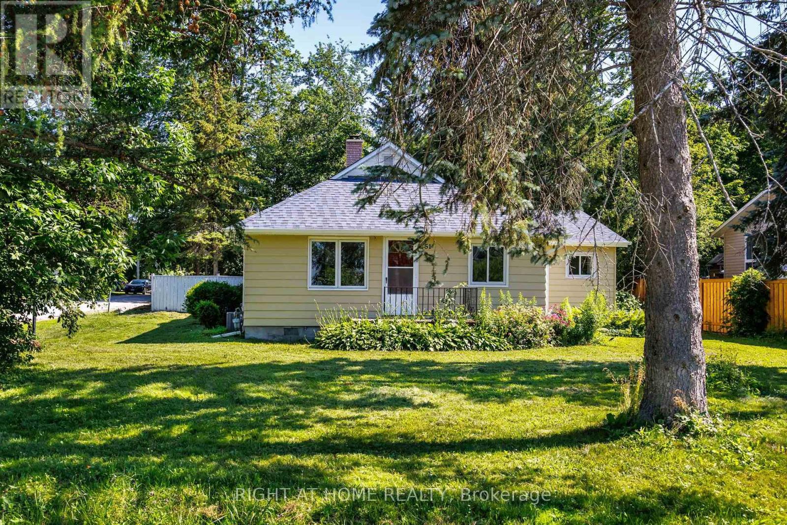 51 Lakeside Drive, Innisfil, Ontario L9S 2T8 - Photo 2 - N13542196