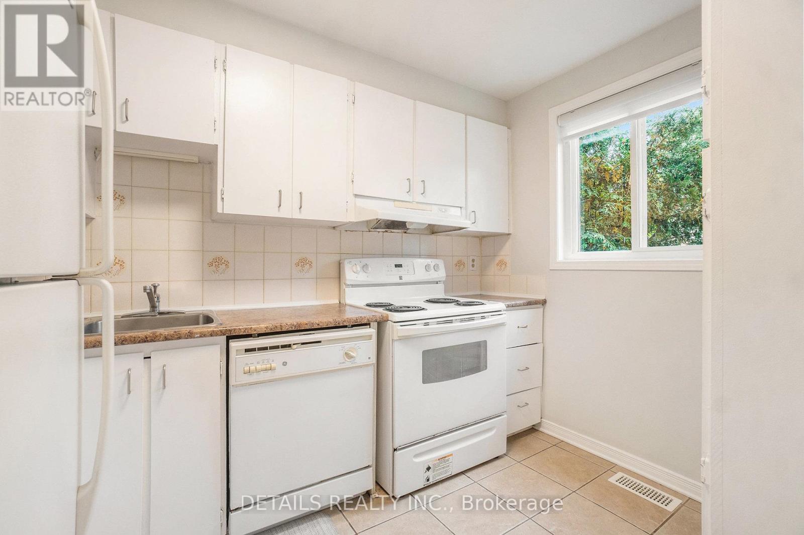 144d Valley Stream Drive, Ottawa, Ontario  K2H 9C6 - Photo 4 - X13654988