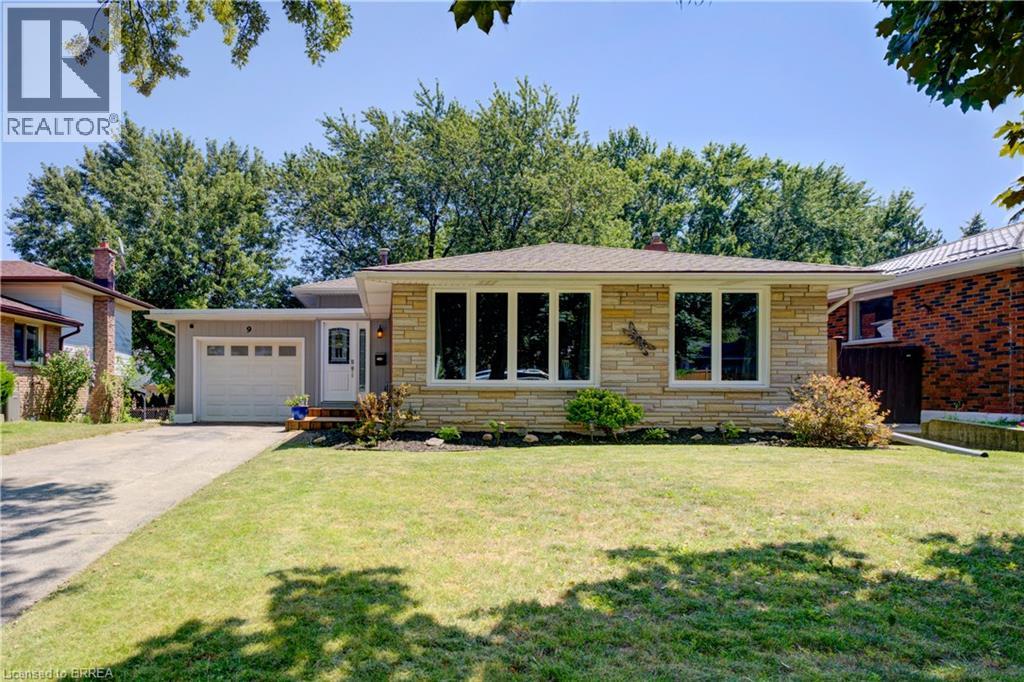 9 WINDING Way, Brantford, Ontario