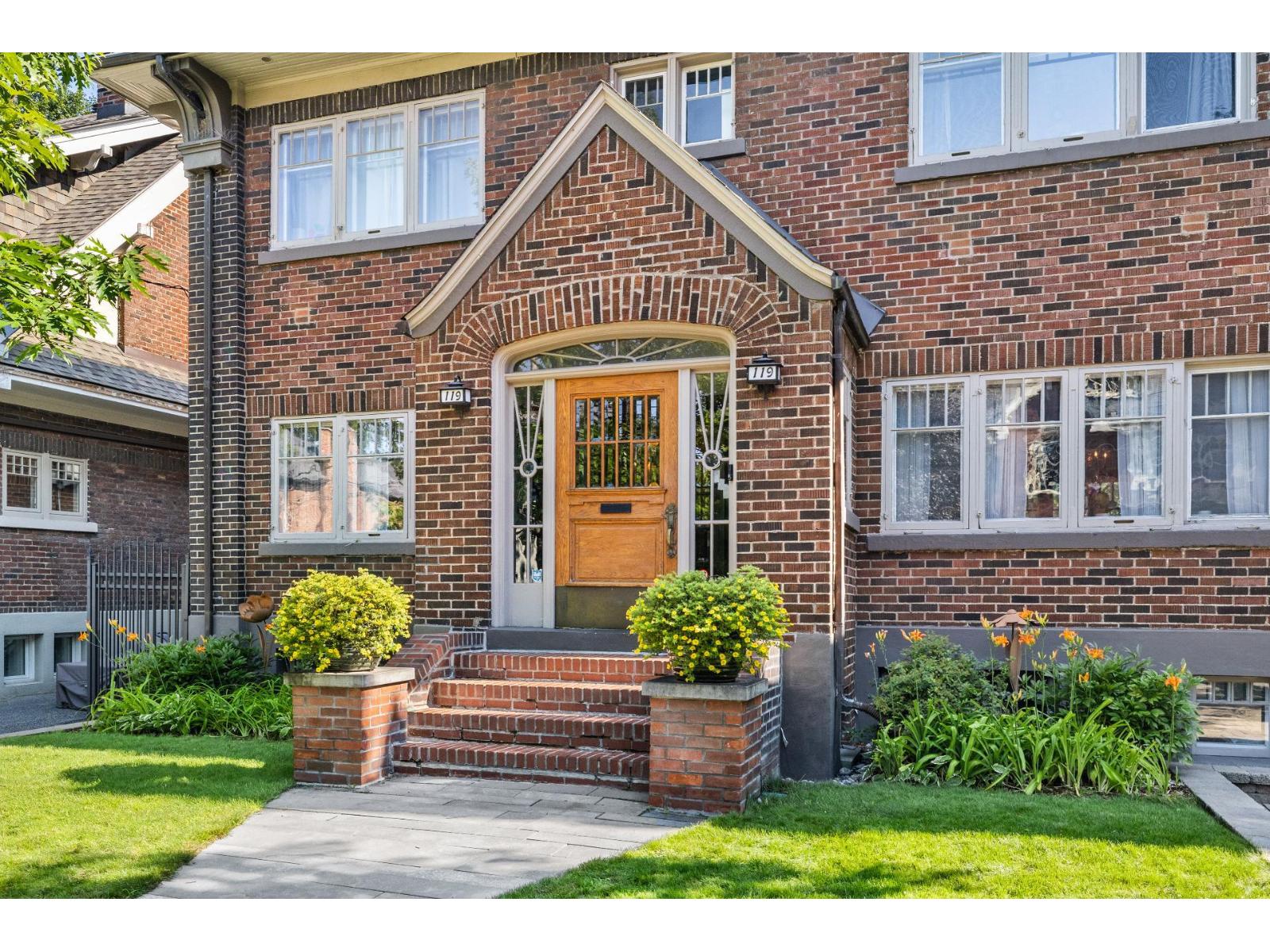 119 Av. Wolseley N. Montréal-Ouest Quebec Canada H4X1V8 2