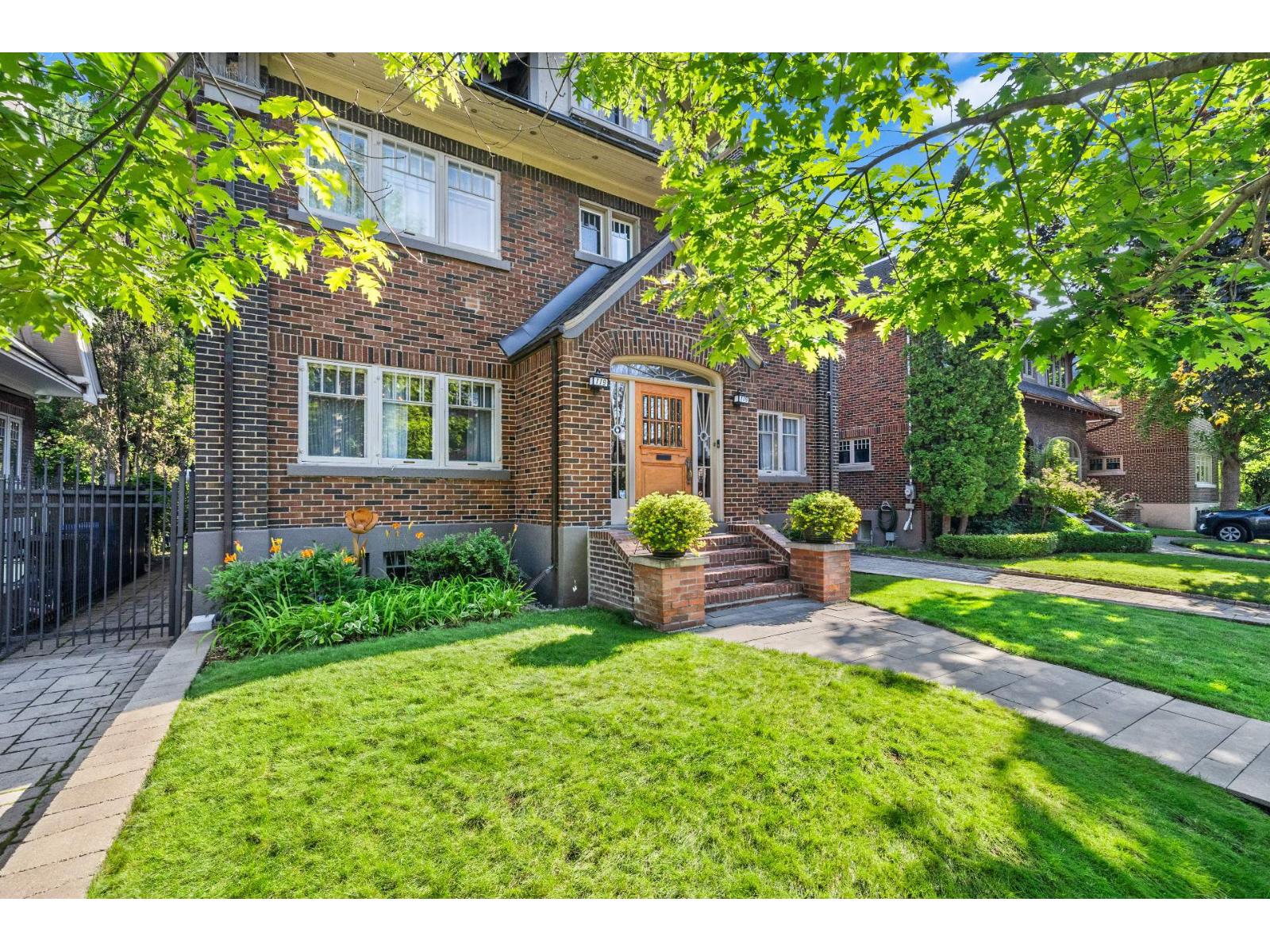 119 Av. Wolseley N. Montréal-Ouest Quebec Canada H4X1V8 3